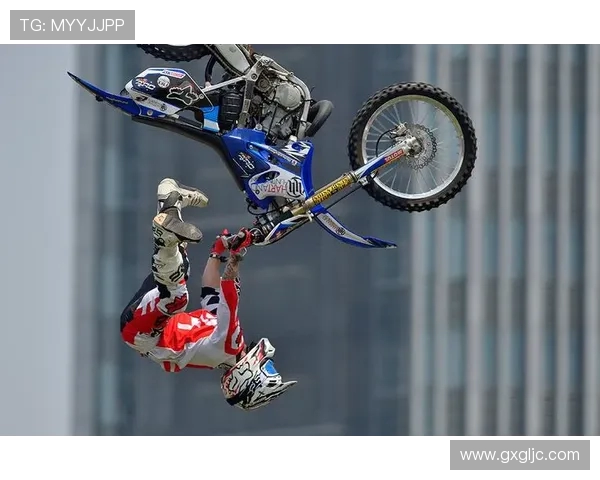 南京极限运动队在极限运动联赛中的团队协作表现分析与点评