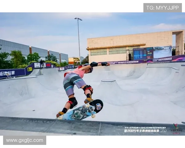 南京滑板队荣获全国滑板状态排行榜第三名展现实力与风采 南京滑板队荣获全国滑板状态排行榜第三名展现实力与风采