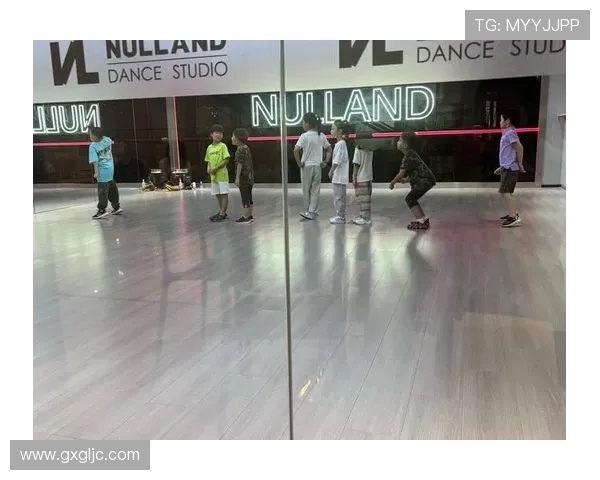 重庆街舞队荣登耐力排行榜第一名展现超强实力与团队精神